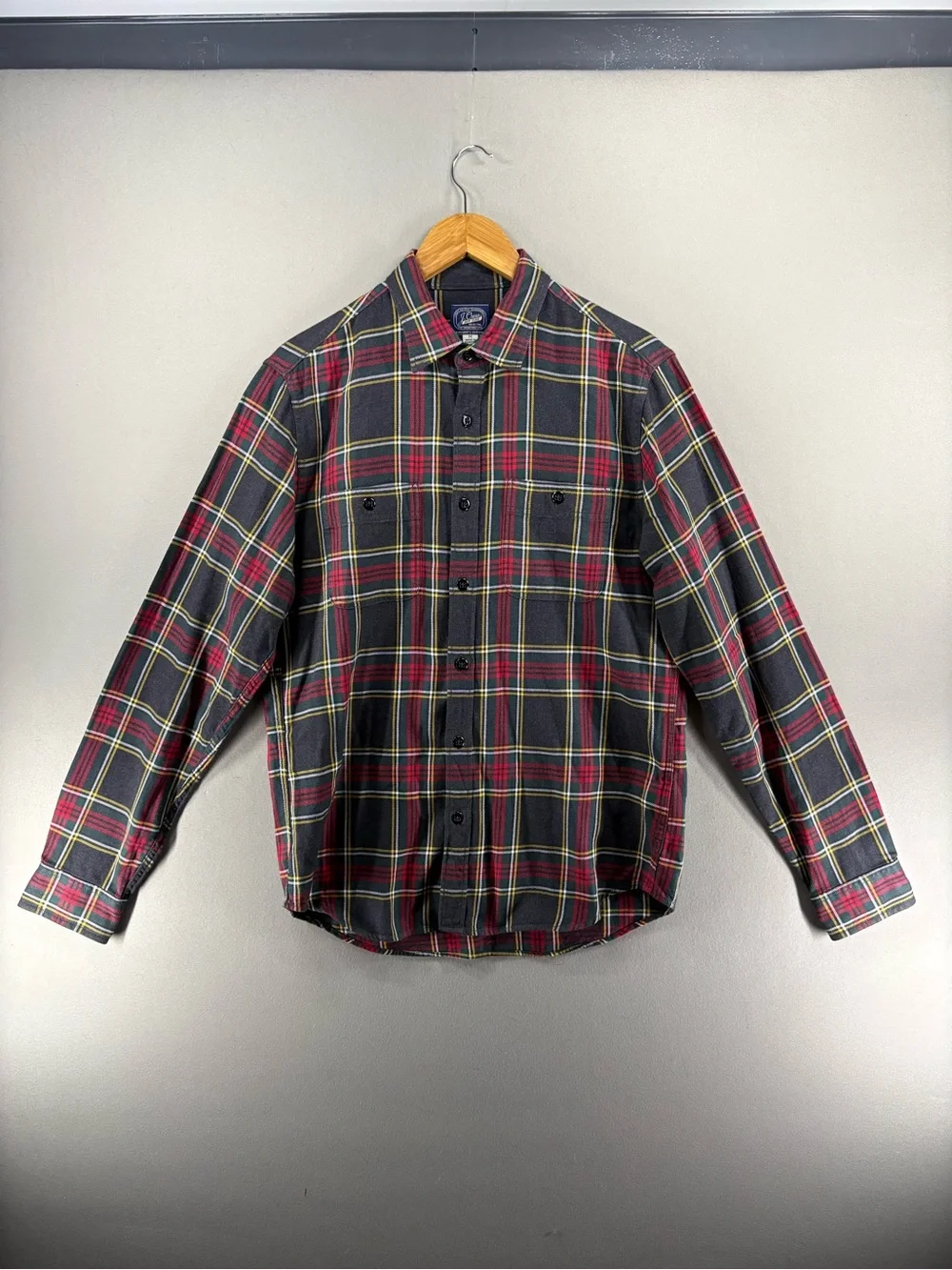 J Crew Button Up Shirt Men's Medium Regular Fit Plaid Navy Sportsmens Outfitter
